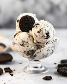 Cookies And Cream Ice Cream: Delight in a No-Churn Treat!