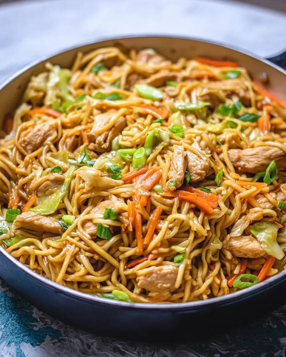 Homemade Chicken Chow Mein: Easy Recipe to Delight!