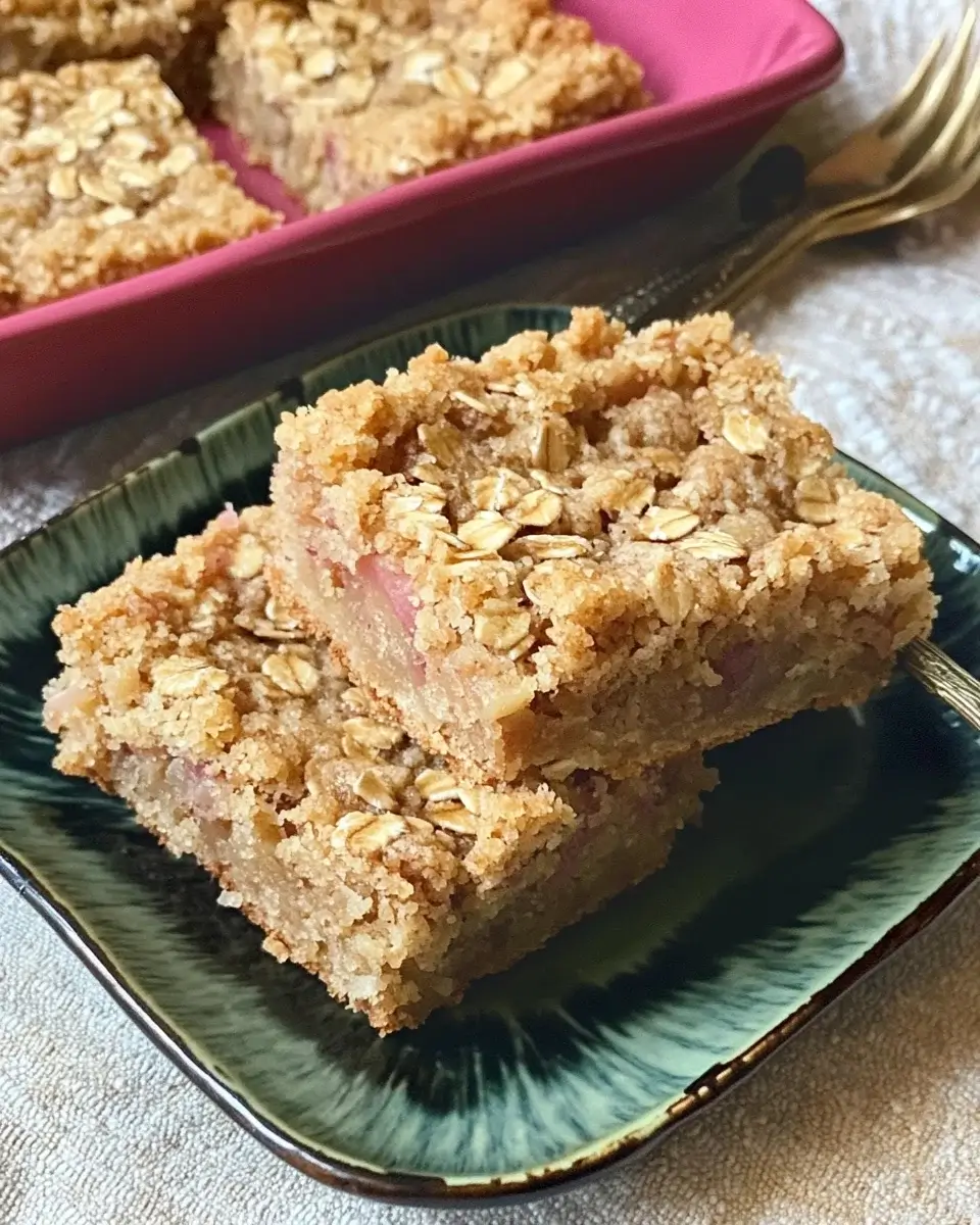 Delicious Oatmeal Rhubarb Bars Recipe to Try Today!
