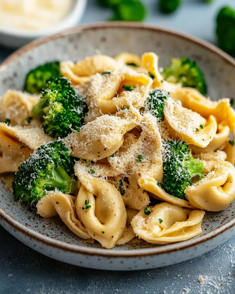 Garlic Parmesan Tortellini with Broccoli: A Tasty Recipe!